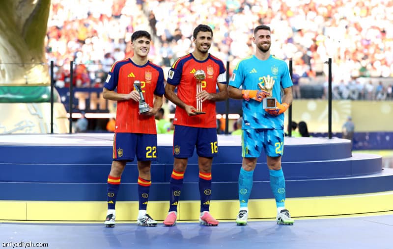 Spain Shines at the Crown Night