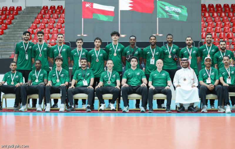 Green plane returns with Arab bronze