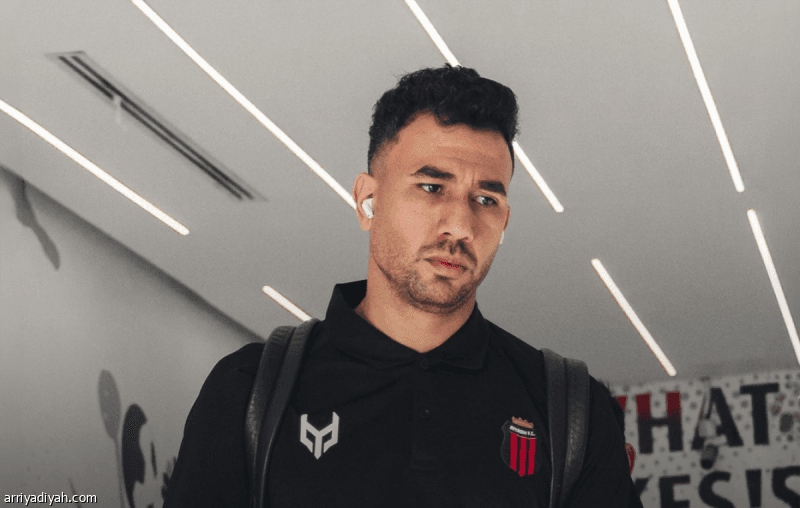 تريزيجيه يغيب شهراً بسبب تمزق عضلي