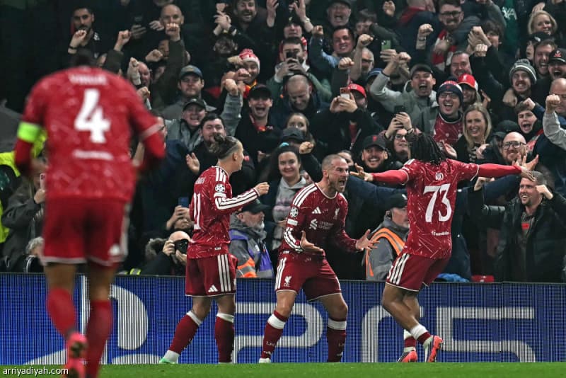 Liverpool beats Submarines and vies with Paris