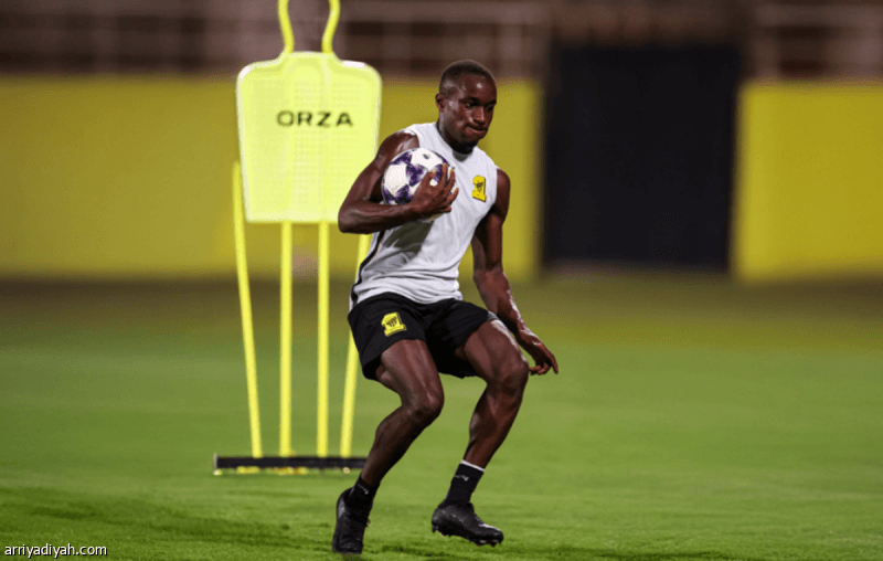 ديابي يتفق مع الاتحاد وليفركوزن يتنظر