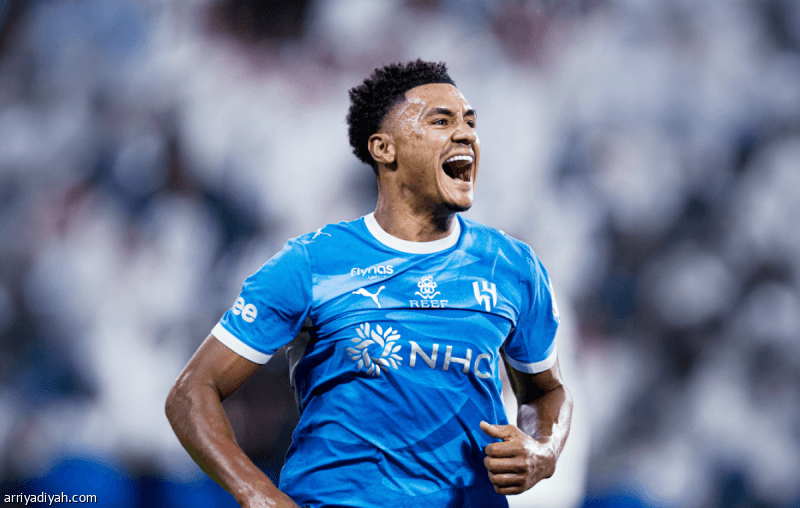 Watkins Overcomes Mendy's Resistance