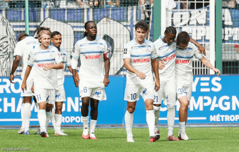 Strasbourg wins 6-0 over Troyes