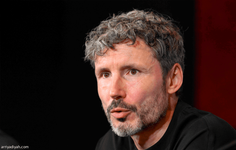 Van Bommel starts tenure with Manchester United