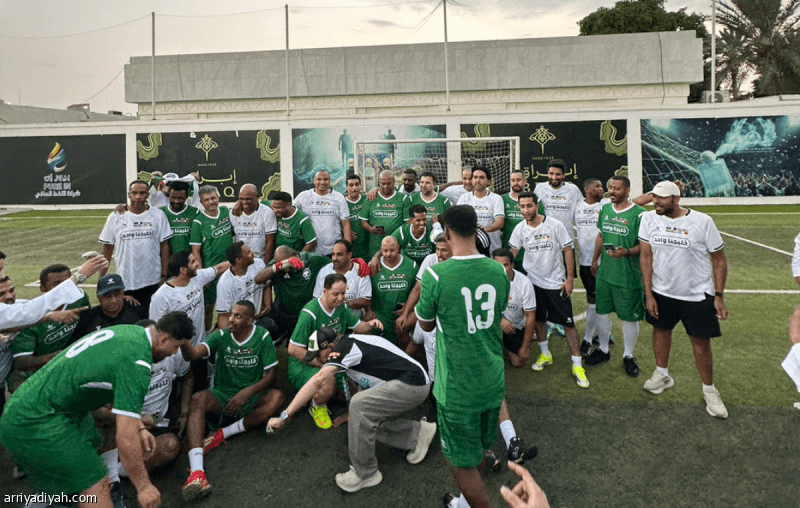 قدامى الأخضر يبرزون نجوم الخليج