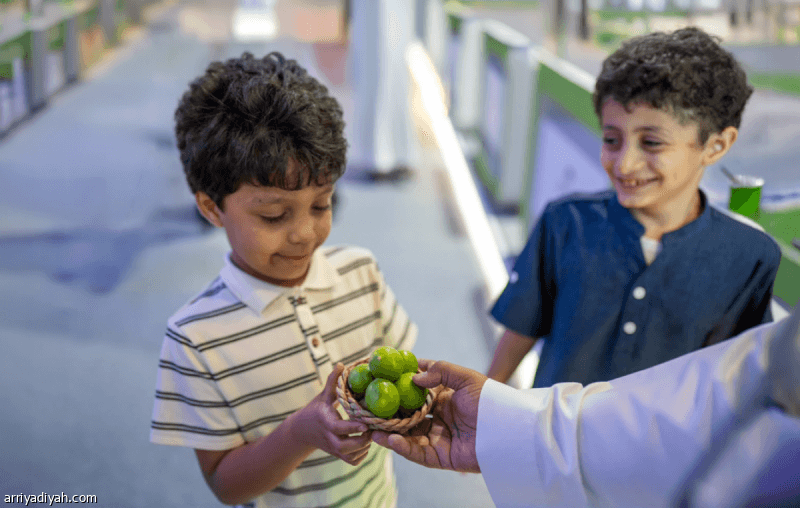 اللومي الحساوي يعرض تجارب الزوار والمنتجين