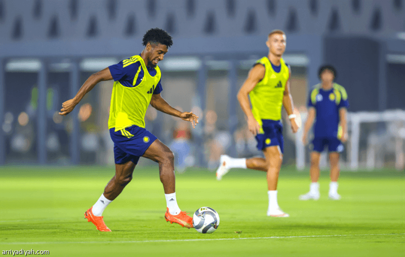 Bosteghoglu alters Martinez's role, names 21 players