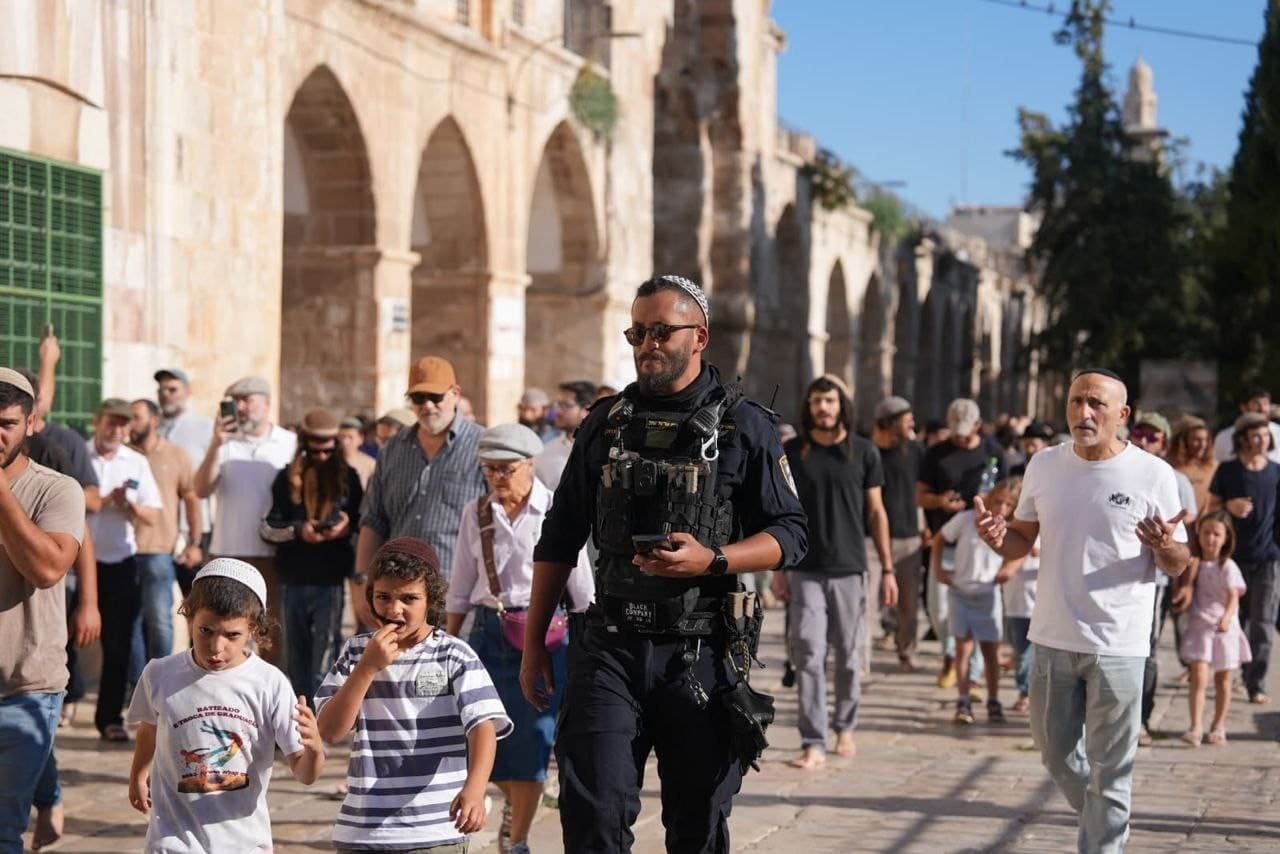 Settlers enter Al-Aqsa on Fifth Day of Feast