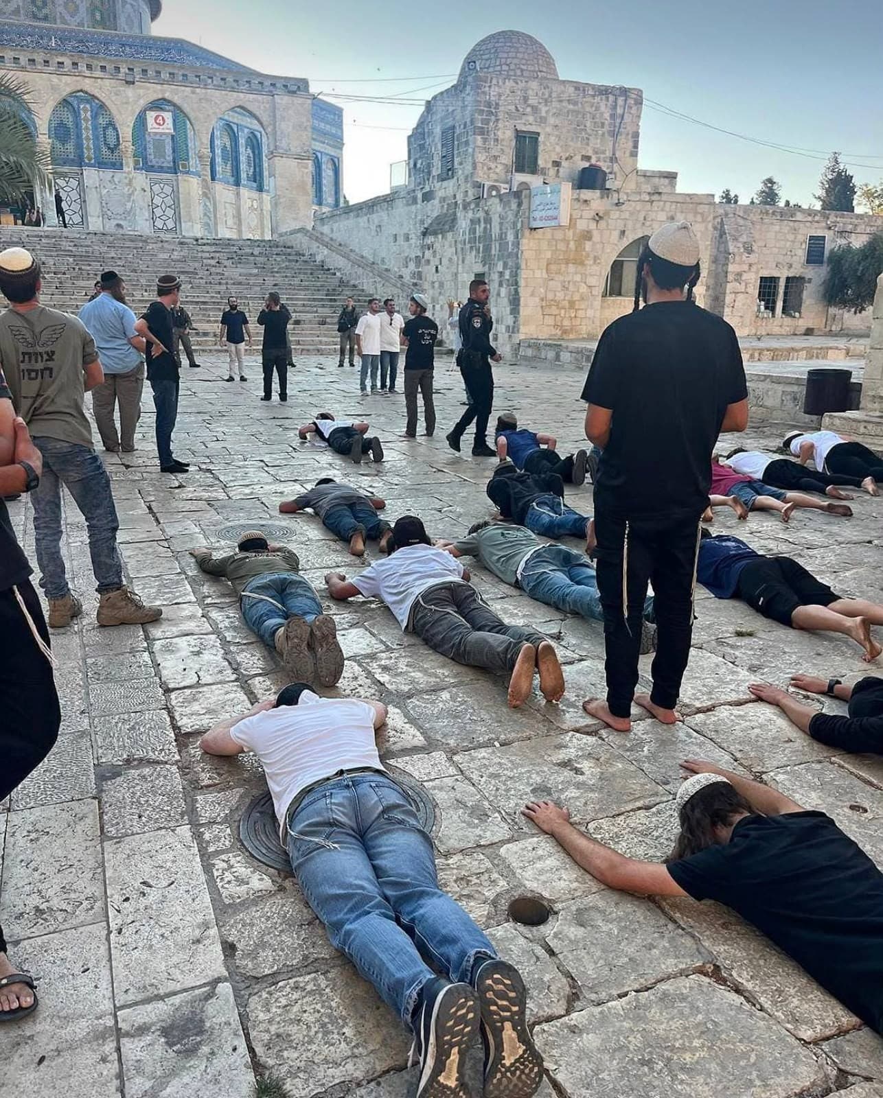 Hamas warns of prayer experiment at Al-Aqsa