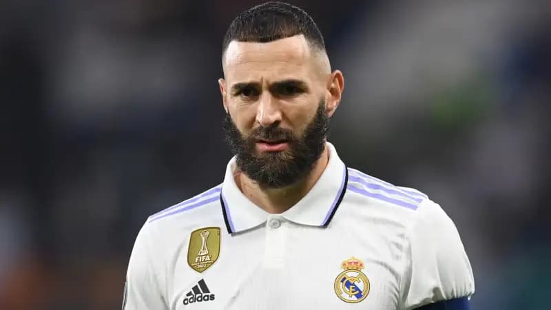 بنزيما أمام 3 خيارات بعد رحيل الهلال