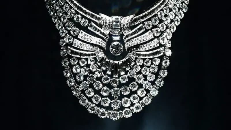 Austria: Museum diamond necklace theft in daylight
