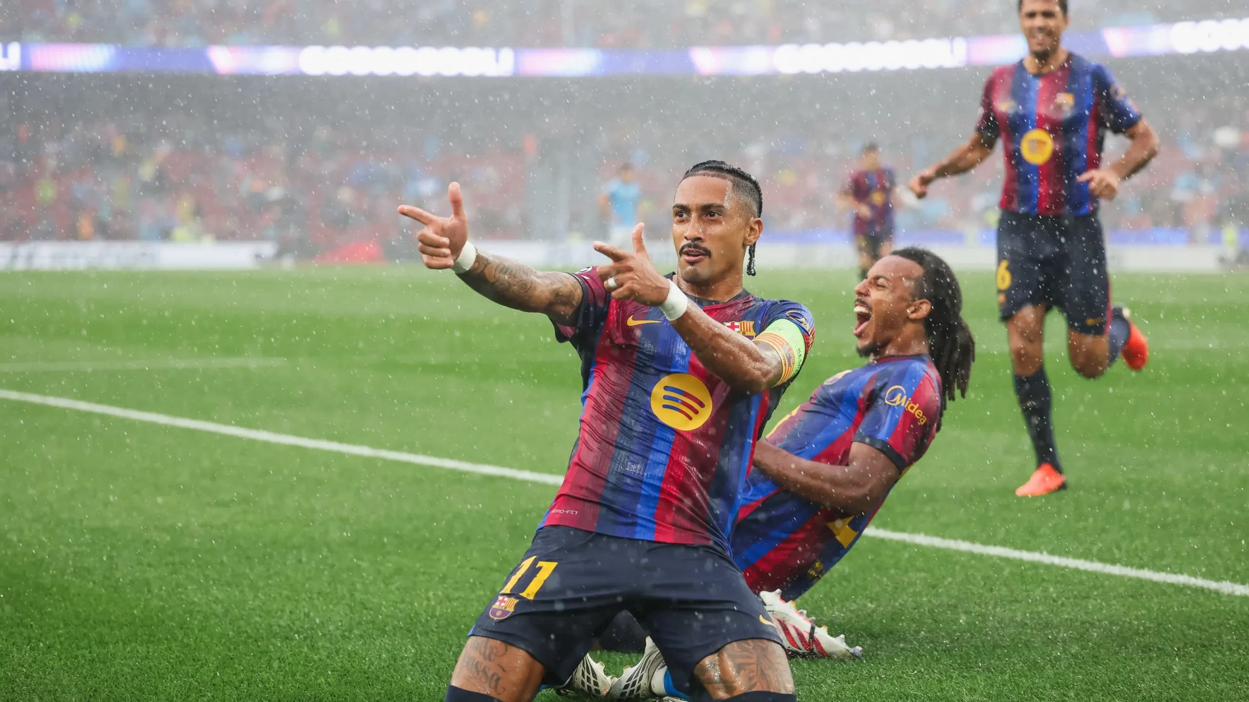 رافينيا يتألق مع برشلونة كـ9 المنتظر