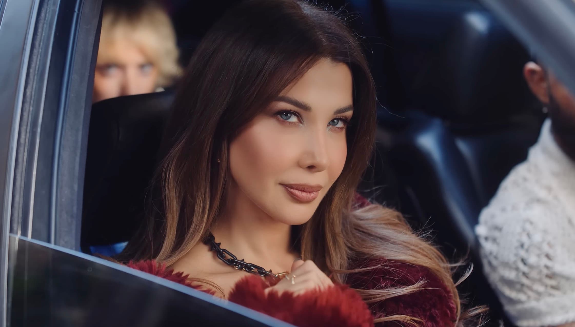 سر نانسي عجمي يكشف
