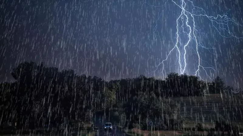 طقس الليلة: أمطار وعواصف ضعيفة