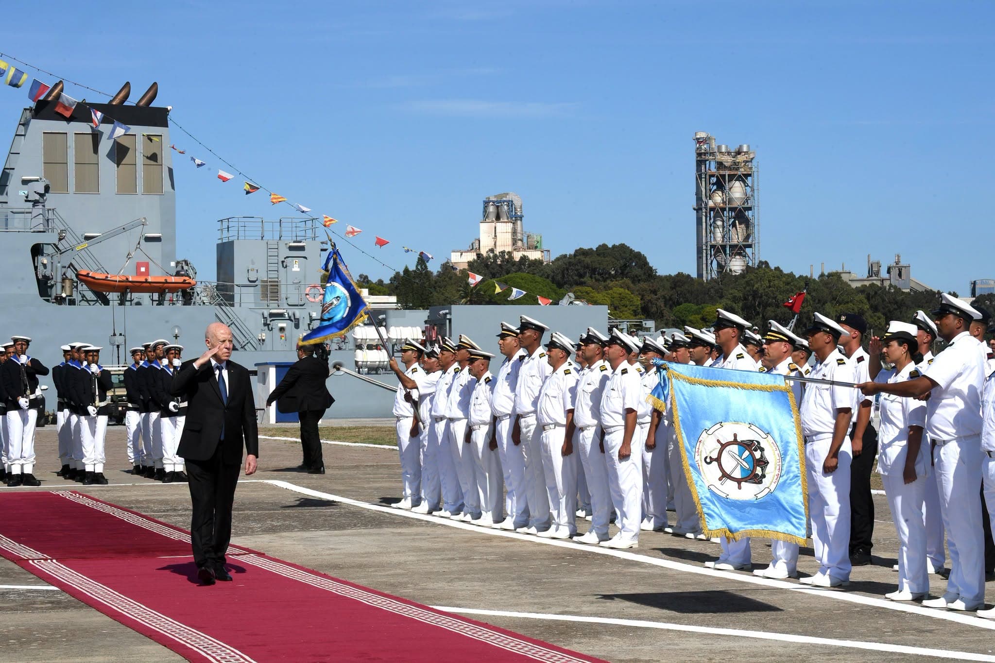 President supervises Tunisian warship launch