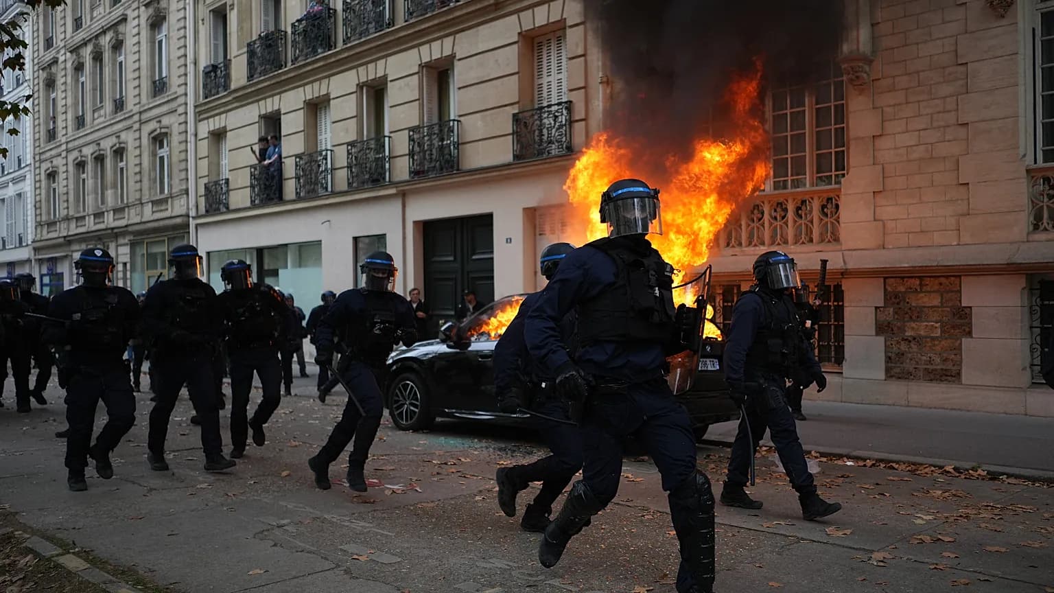 French Interior Minister Reports 500,000 Protesters and 400 Detainees