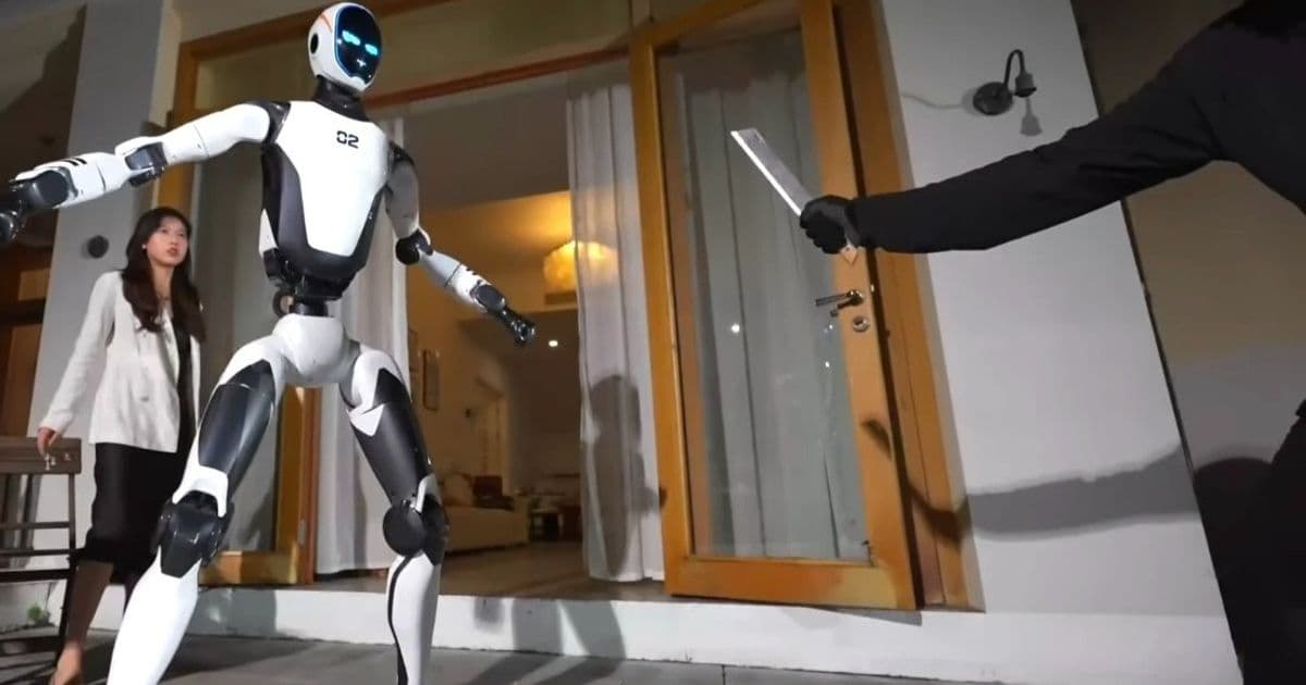 Chinese robot protects owner and lifts cars