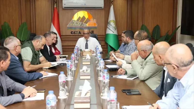 محافظ الجيزة يبحث إنهاء أعمال المرافق في حدائق الأهرام