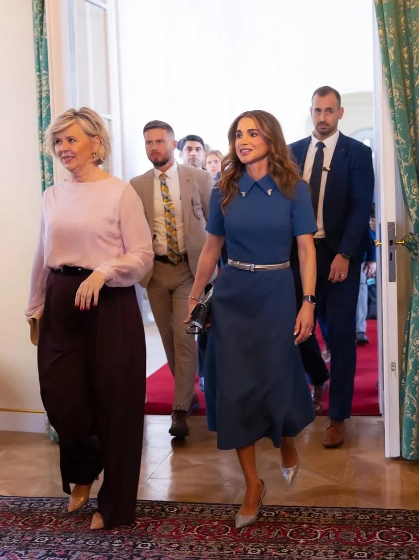Queen shares photos with King in Prague