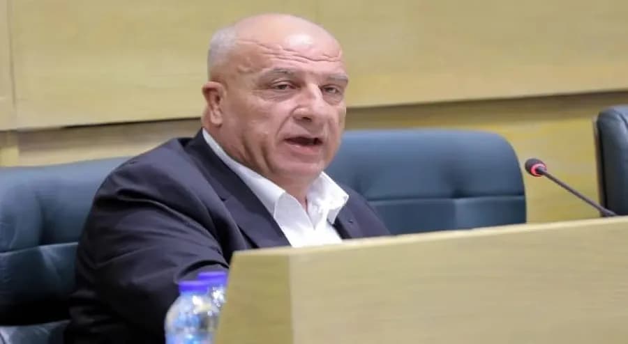 Raed Rubaia Urges Graduates to Abandon Certificates