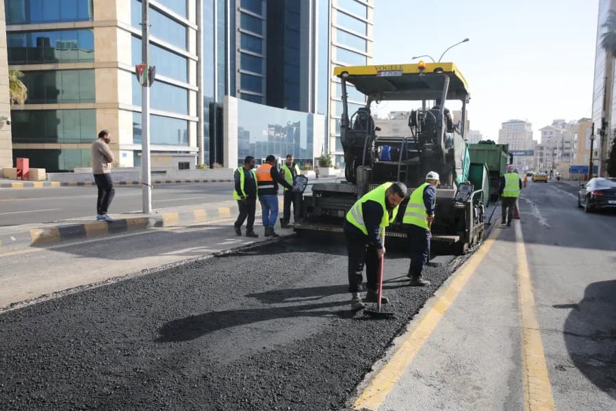 Amman Municipality clears obstacles on Independence Street