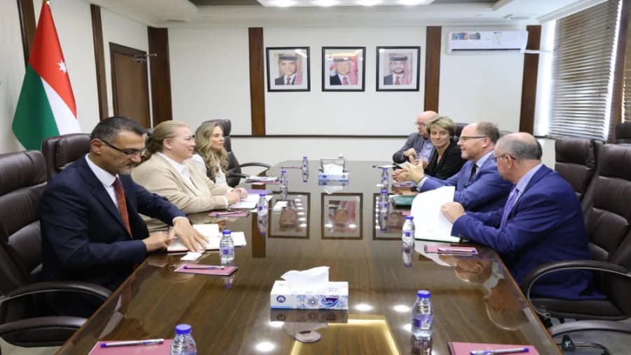 Planner Minister Holds UK Delegation Meeting