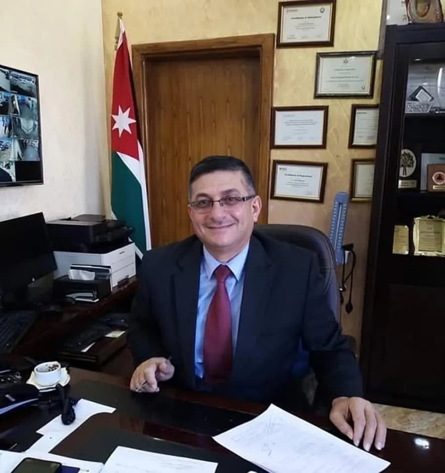 Ma'an residents bid farewell to Dr. Walid Al-Rawad after longest hospital tenure