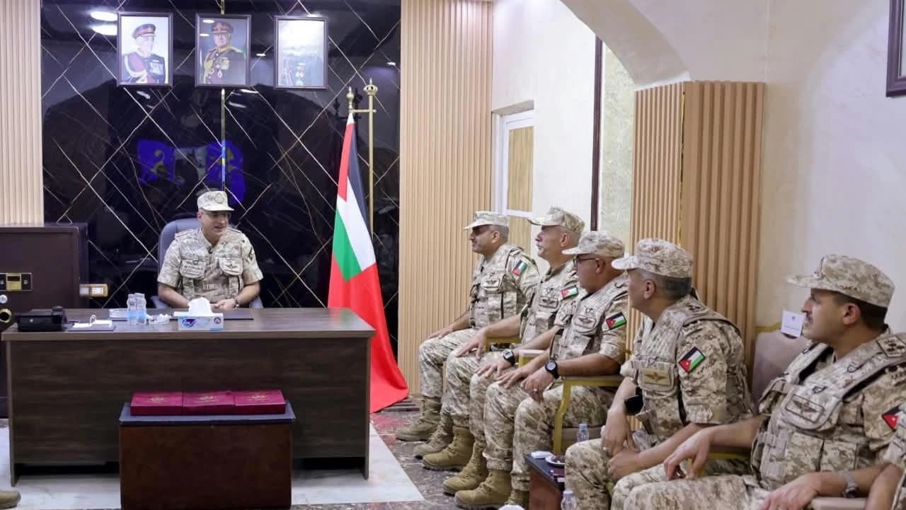 Al-Harasis Inspects Eastern Border Guard