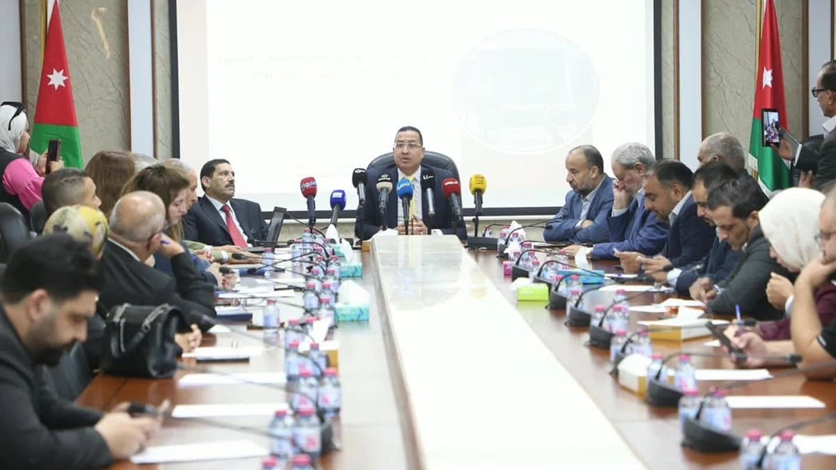 Parliament Committee Reviews Jordanian Academy Role