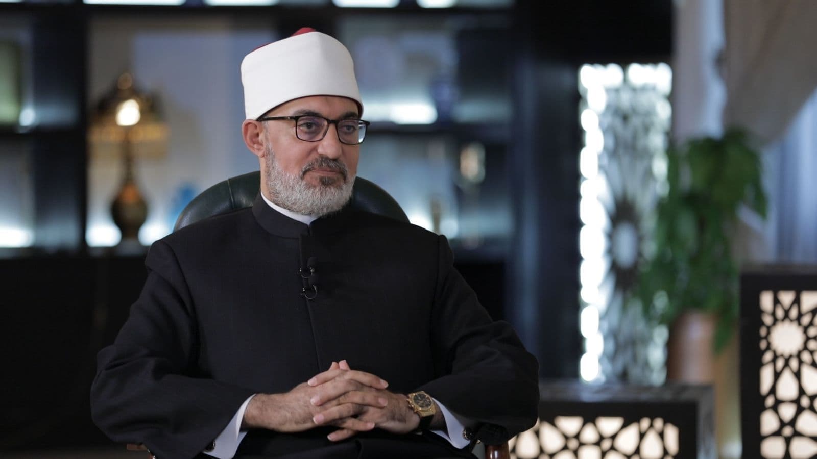 مفتي الجمهورية يعزي وزير القوى في وفاة والدته