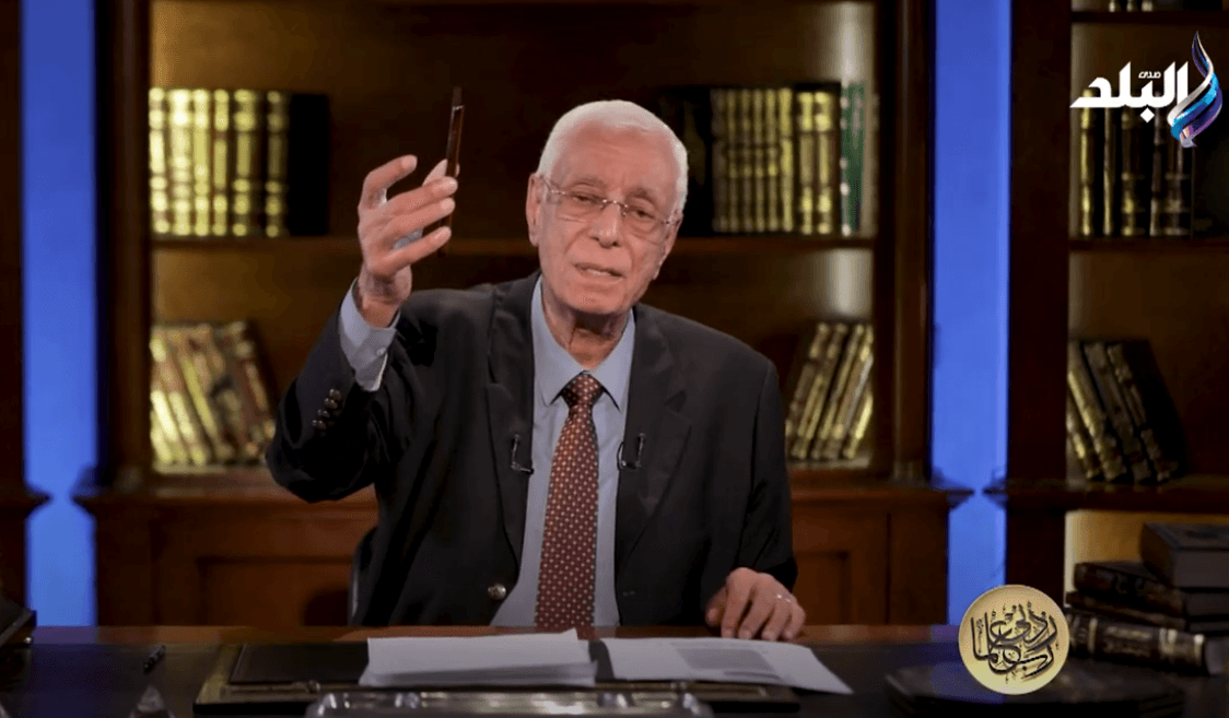 حسام موافي يطالب برفع سن المعاش