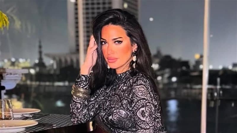 إلهام وجدي تنتقد تزيين الفنانين