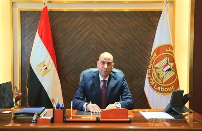 وزارة العمل توفر وظائف للشباب في 6 محافظات بالصعيد