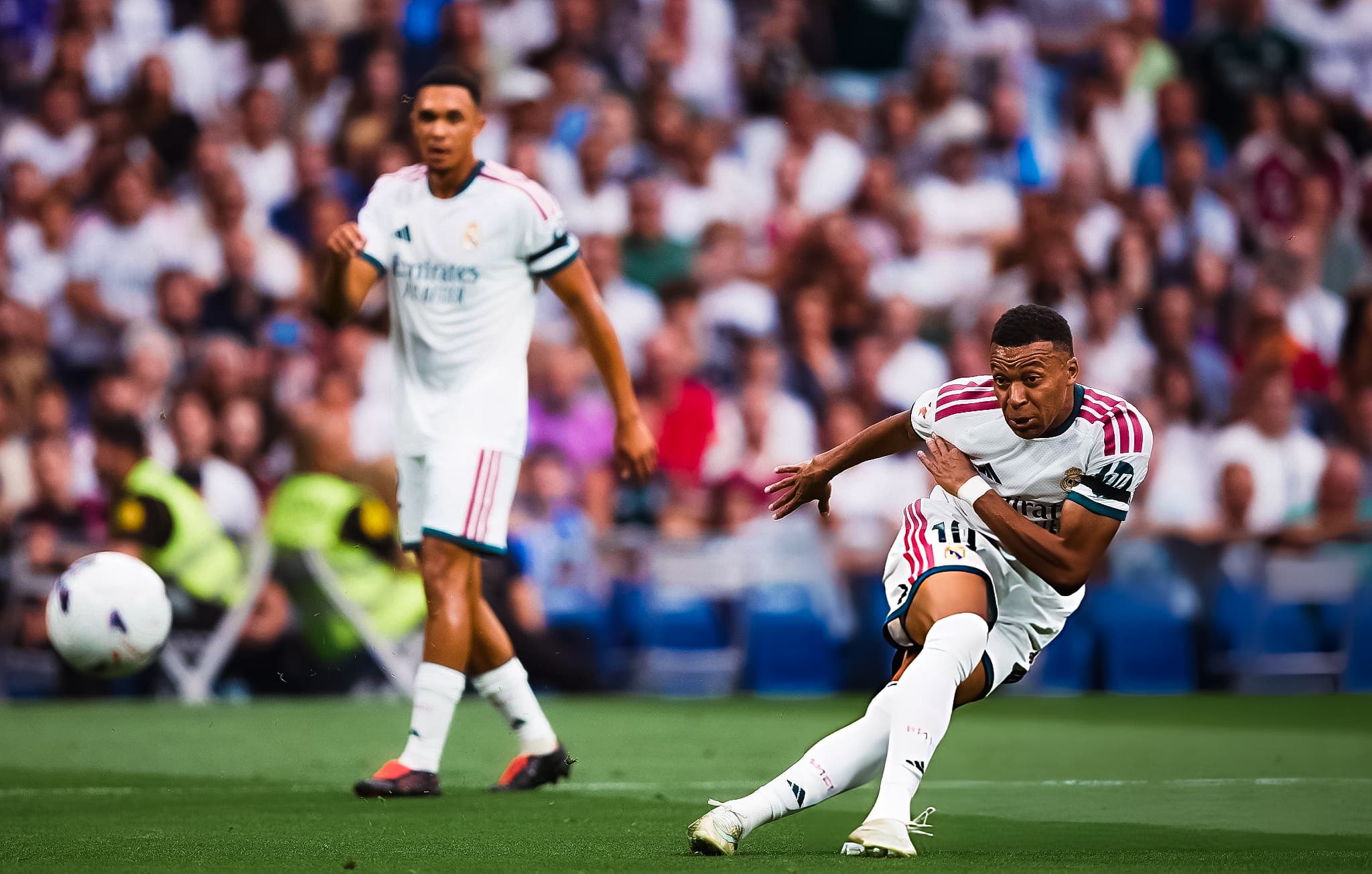 ريال مدريد يتصدر الدوري بعد فوز كبير