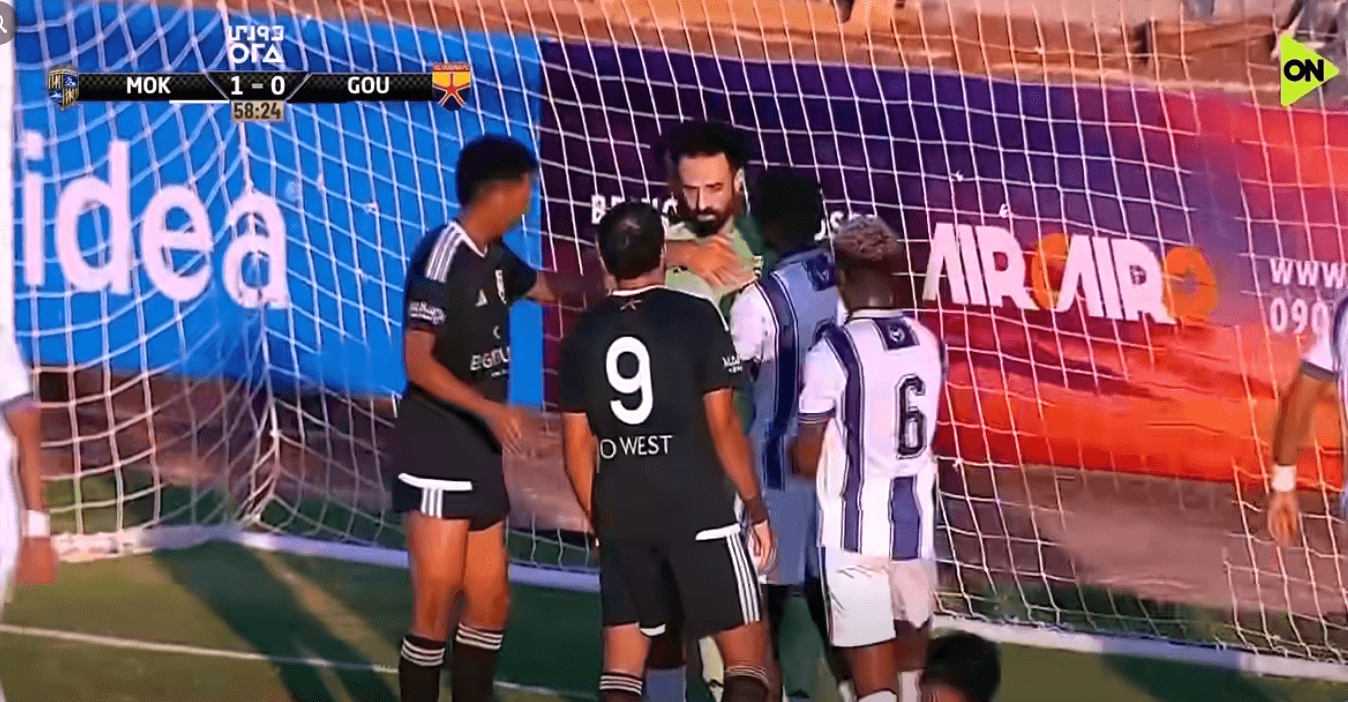 محمود أبو السعود يغمى عليه بعد تصادم مع مهاجم الجونة