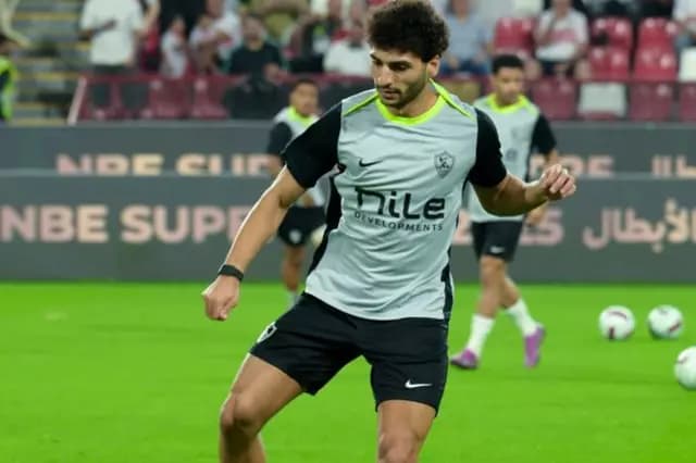 عمرو ناصر يتدرب مع الزمالك خلال برنامجه التأهيلي