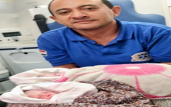 ولادة توأم في سيارة إسعاف بإمبابة