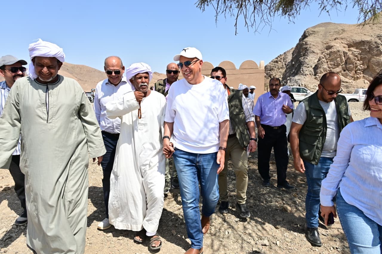 وزير الري يزور منشآت السيول بالبحر الأحمر