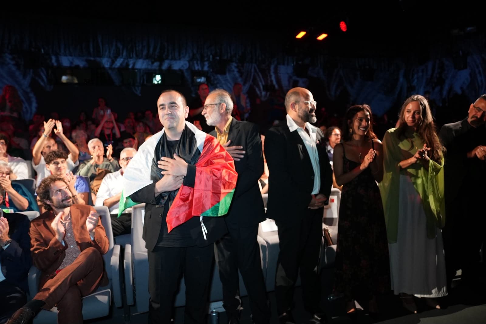 حوار مع البحر يحصد إشادات بعد عرضه العالمي الأول