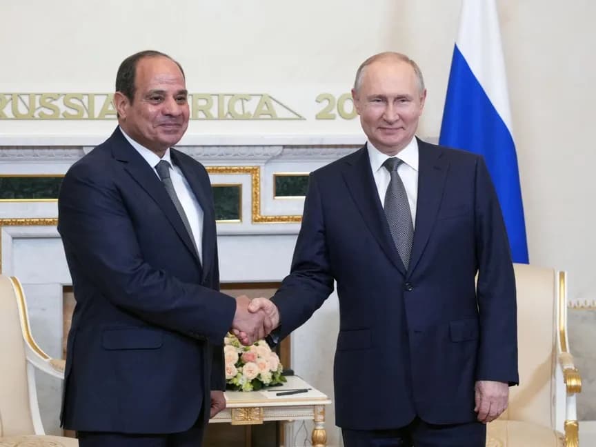 السيسي يبحث مع بوتين التعاون ومشاريع الضبعة