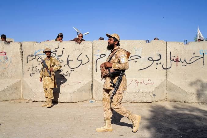 باكستان تعلن مقتل 28 مسلحا في غارات على أفغانستان