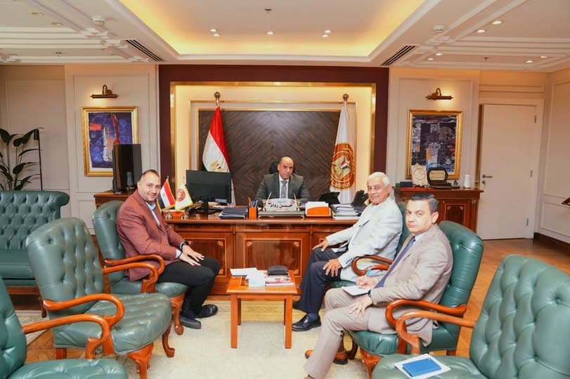 وزير العمل يعلن 550 فرصة في الصعيد