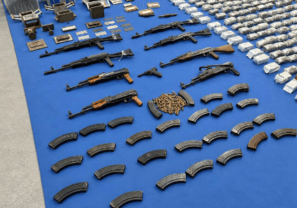 مصرع 3 عناصر خطيرة وضبط مخدرات وأسلحة في السويس