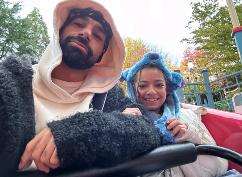 محمد صلاح يهنئ ابنته مكة بعيد ميلادها