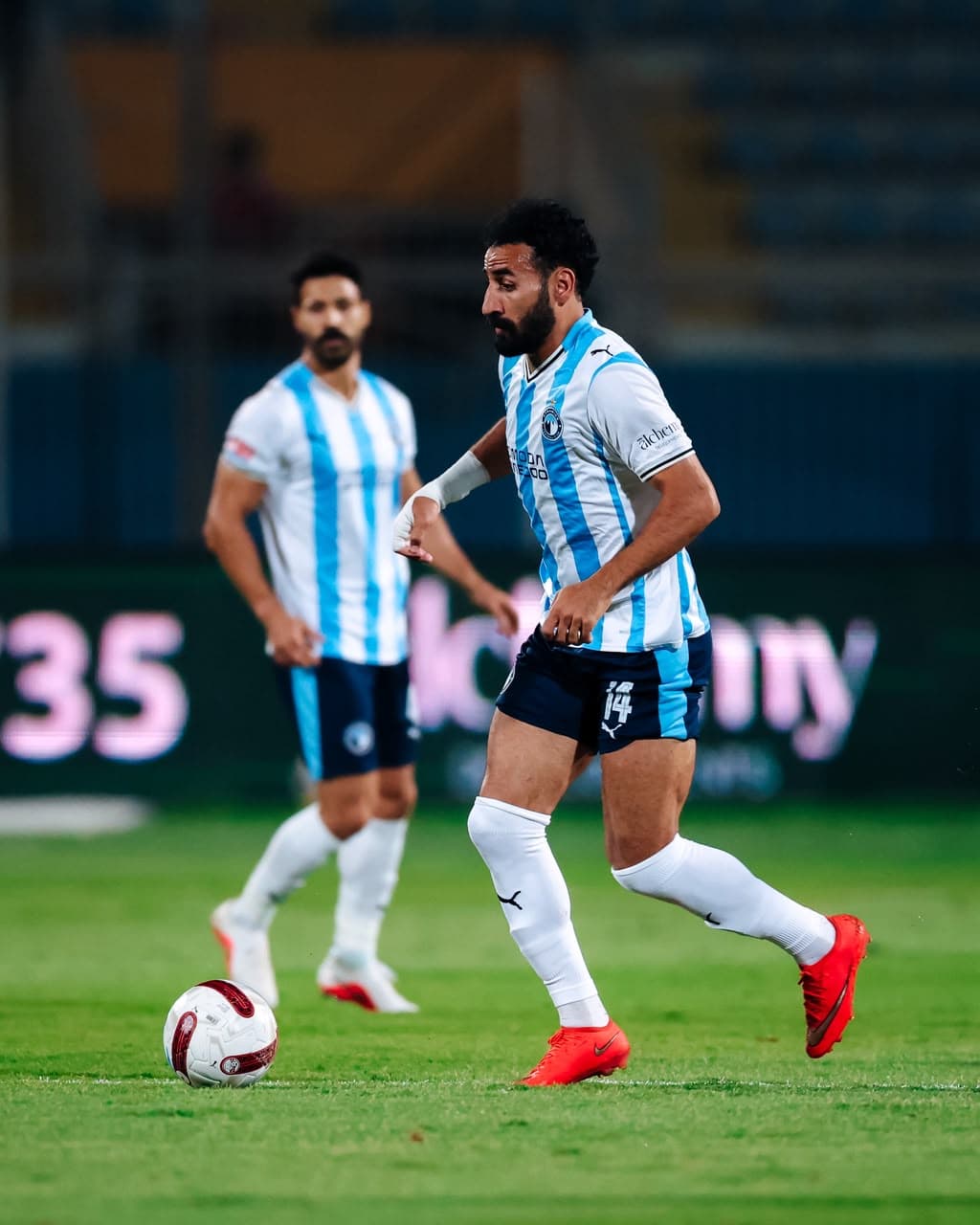 بيراميدز يتصدر الدوري بفوز كبير
