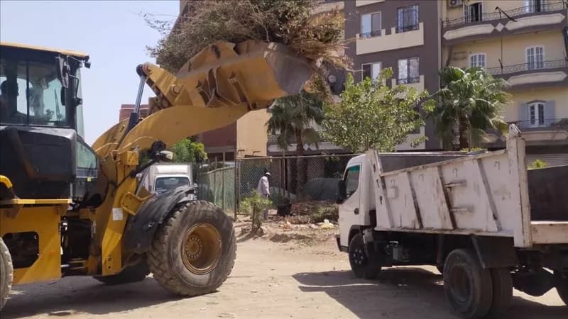 كوم أمبو ترفع 90 طن مخلفات يومياً بحاويات ومعدة