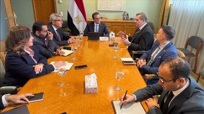 وزير الصحة يناقش تعزيز التعاون مع التحالف الألماني في برلين