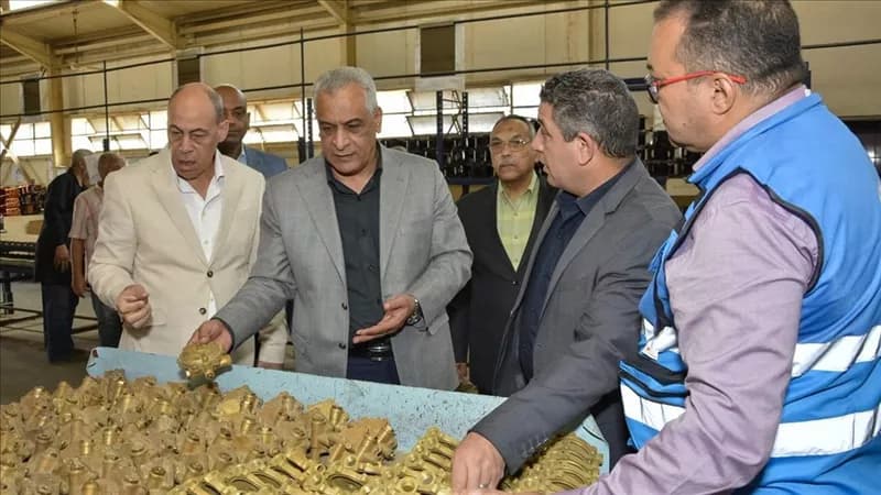 وزير الإنتاج الحربي يوجه رسائل للعاملين في حلوان