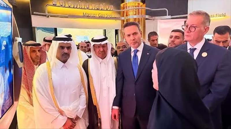 وزير الطاقة السعودي يزور جناح البترول المصرية