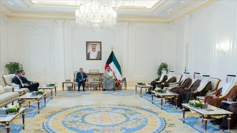 نبيل فهمي يختتم زيارته للكويت ويشيد بدورها في دعم العربية